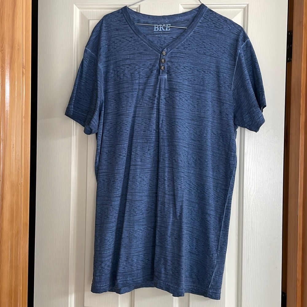 BKE large T-shirt with buttons.
